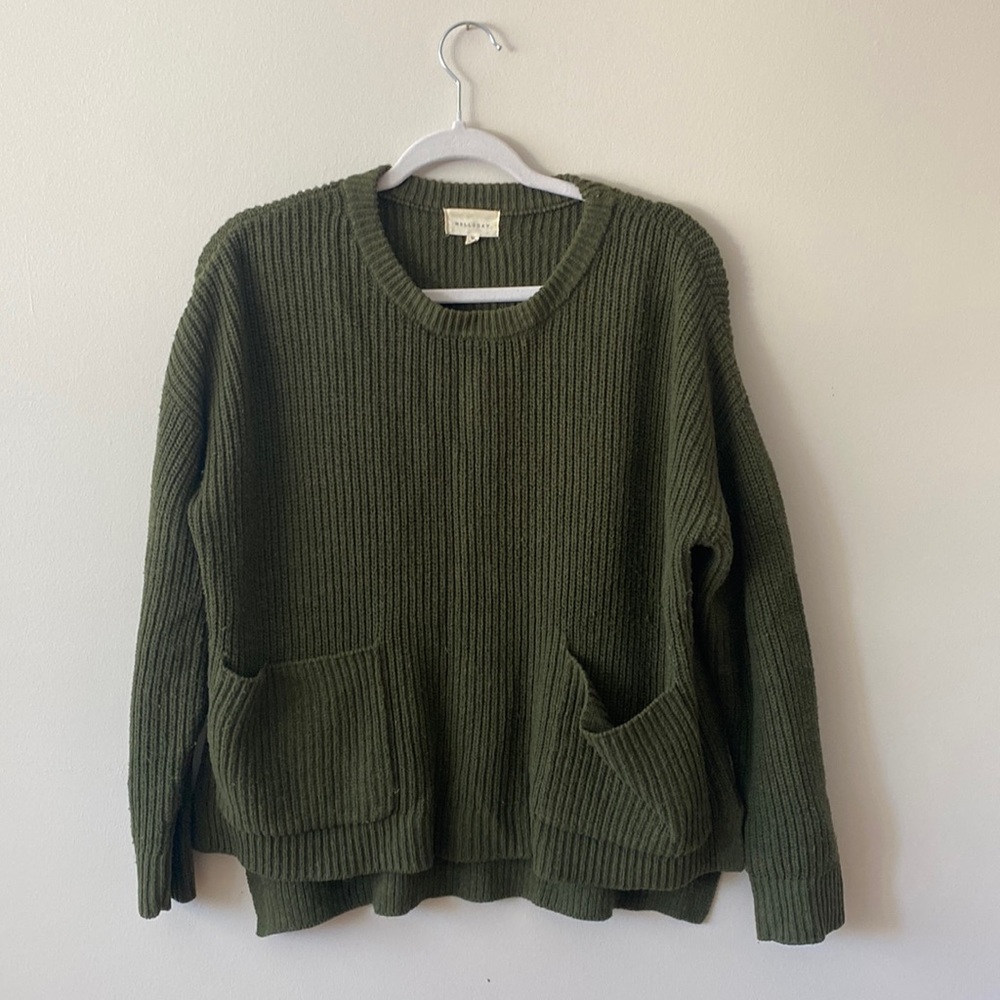 Olive Sweater - Tight knit detail with front pockets!  Size: M